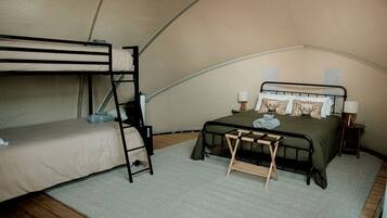 1 bedroom, travel cot, WiFi, bed sheets