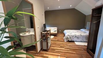 1 bedroom, bed sheets