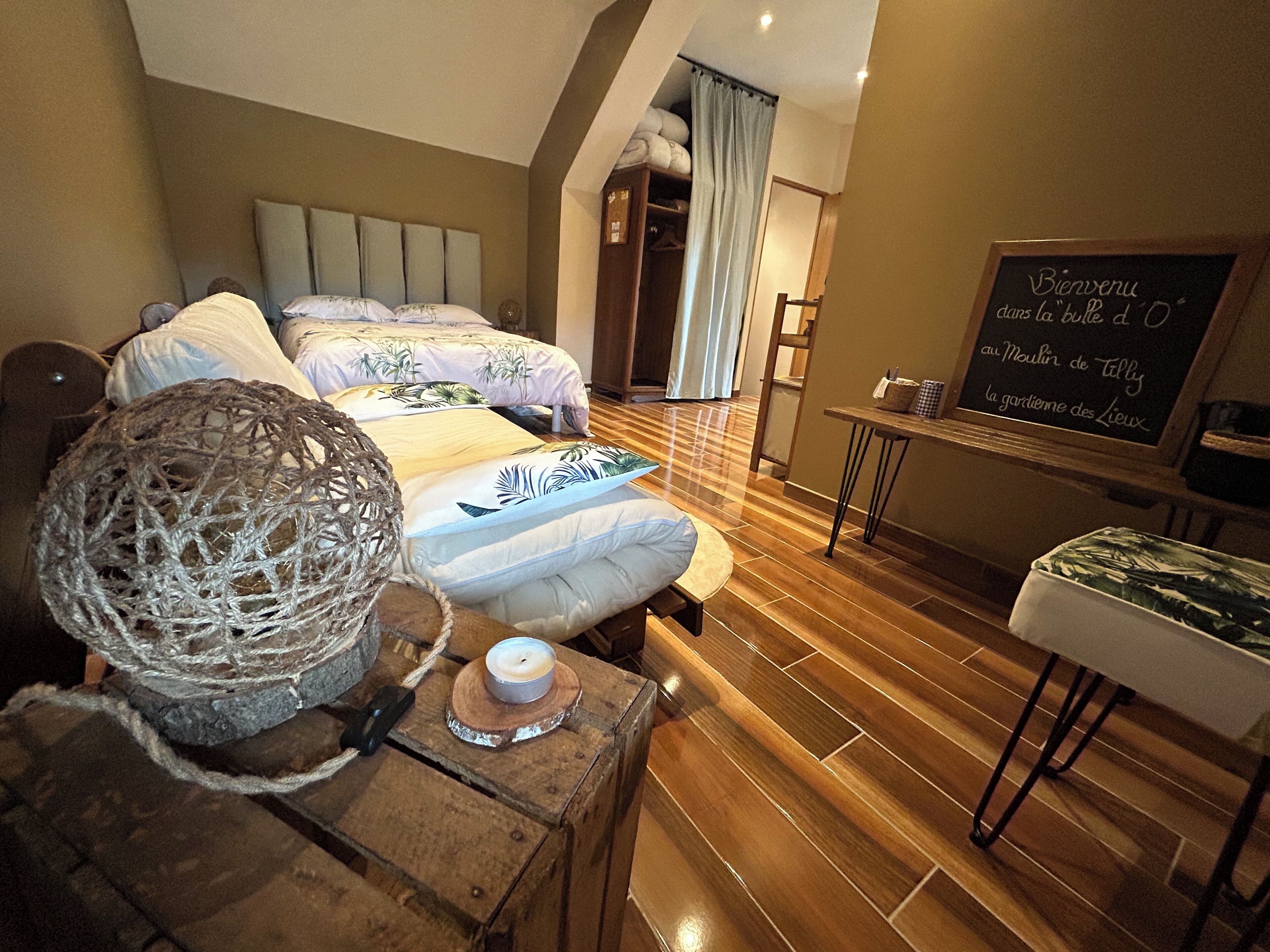 1 bedroom, bed sheets