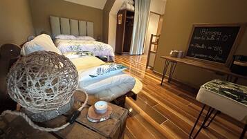 1 bedroom, bed sheets