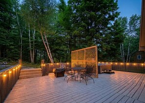 Outdoor dining - Forest Chalet With Hot Tub Near Gunstock 3 Bedroom Home (Gilford)