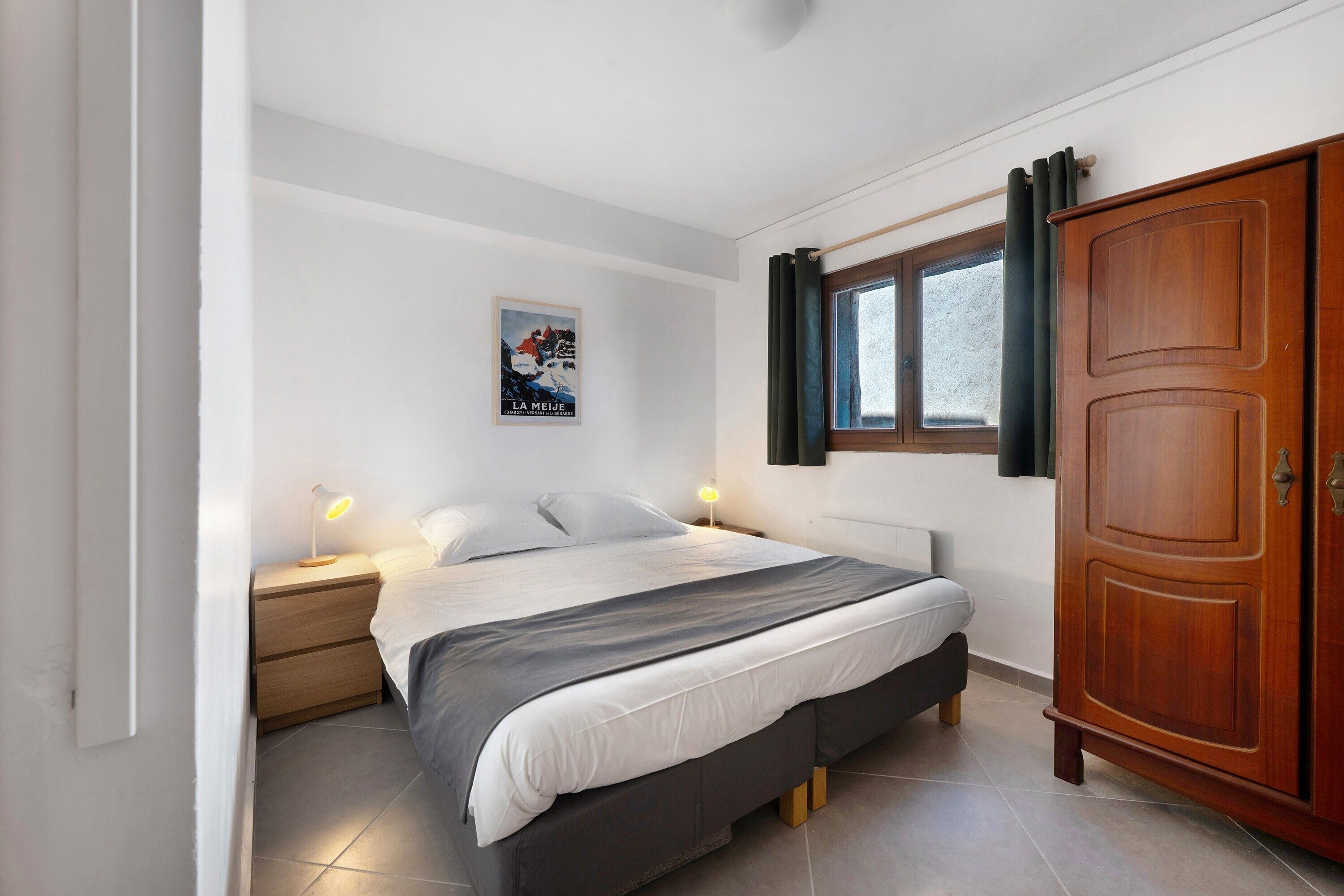 6 bedrooms, iron/ironing board, WiFi