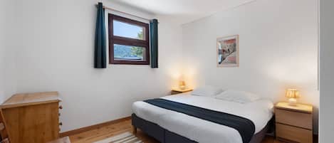 6 bedrooms, iron/ironing board, WiFi