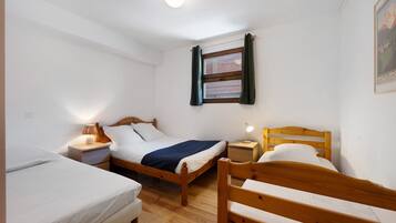6 bedrooms, iron/ironing board, WiFi