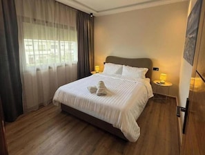 4 habitaciones, tabla de planchar con plancha y wifi