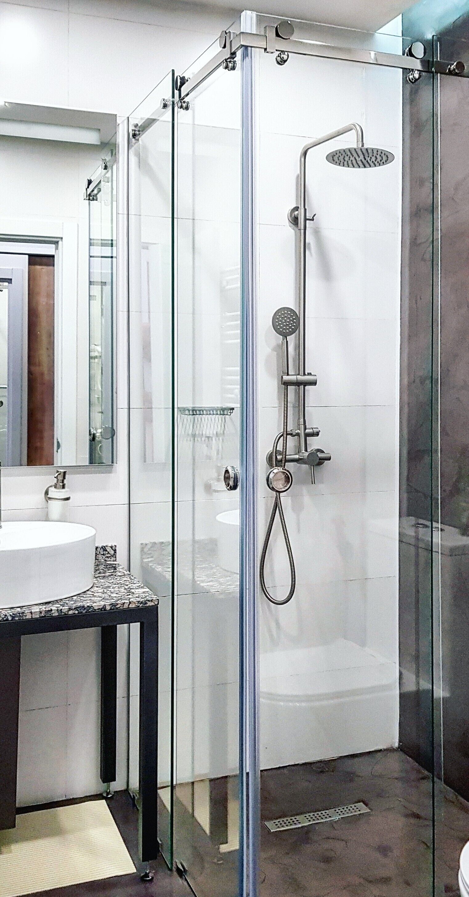 Studio Familial, coin cuisine | Salle de bain | Douche, articles de toilette gratuits, sèche-cheveux, chaussons