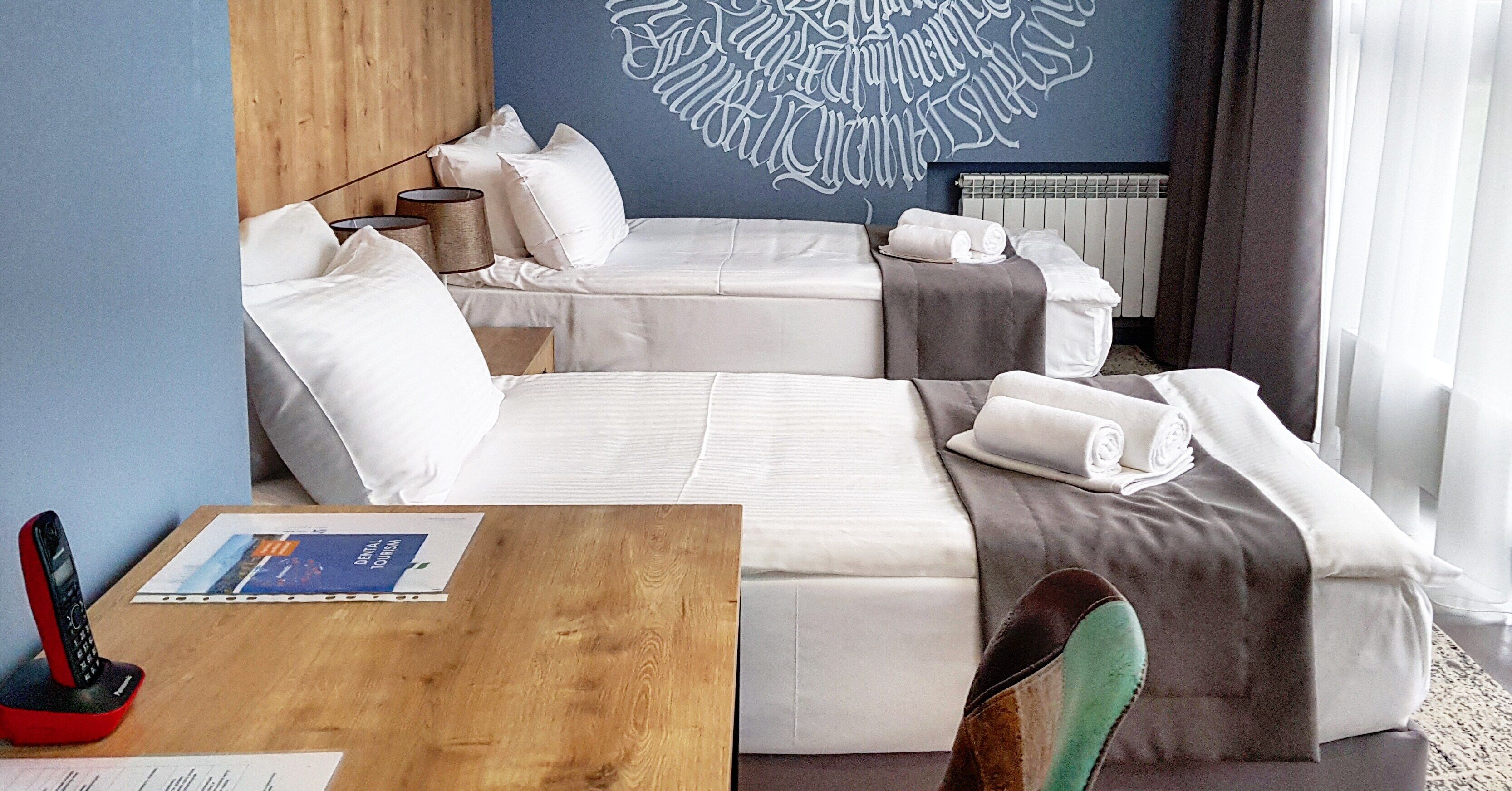 Junior Suite | In-room safe, desk, blackout drapes, iron/ironing board