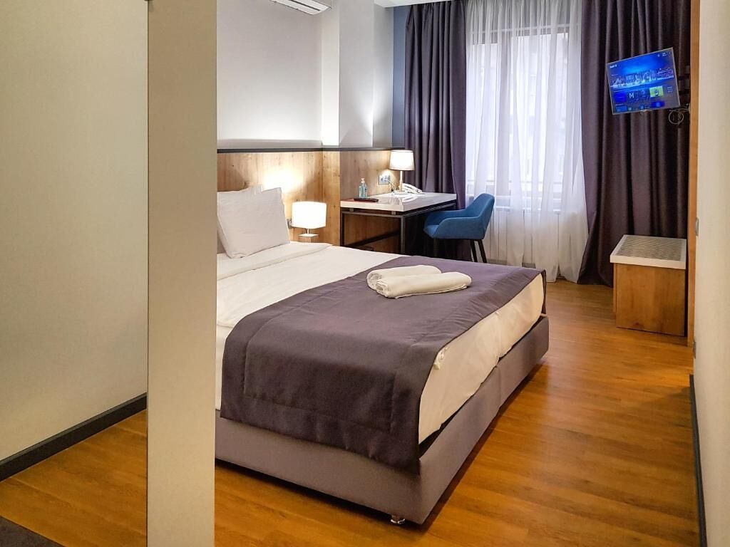 Deluxe Double or Twin Room, Kitchenette | Courtyard view