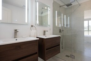 Bathroom - Lancaster Mews 1 (Saint James)