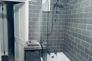 Bathroom - House - Central Stamford - Sleeps 4 - Parking (Stamford)