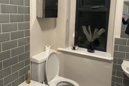 House - Central Stamford - Sleeps 4 - Parking