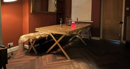 House - Central Stamford - Sleeps 4 - Parking