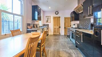 House | 4 bedrooms, Internet
