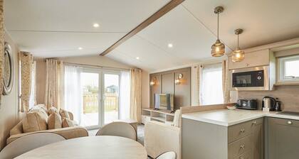 Host Stay Stag Lodge