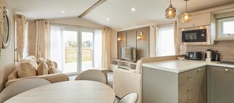 Host Stay Stag Lodge