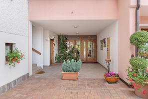 Exterior detail - Apartment 'Ornella' with Lake View, Private Garden and Wi-Fi (Molveno)
