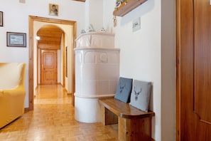 Interior - Apartment 'Ornella' with Lake View, Private Garden and Wi-Fi (Molveno)
