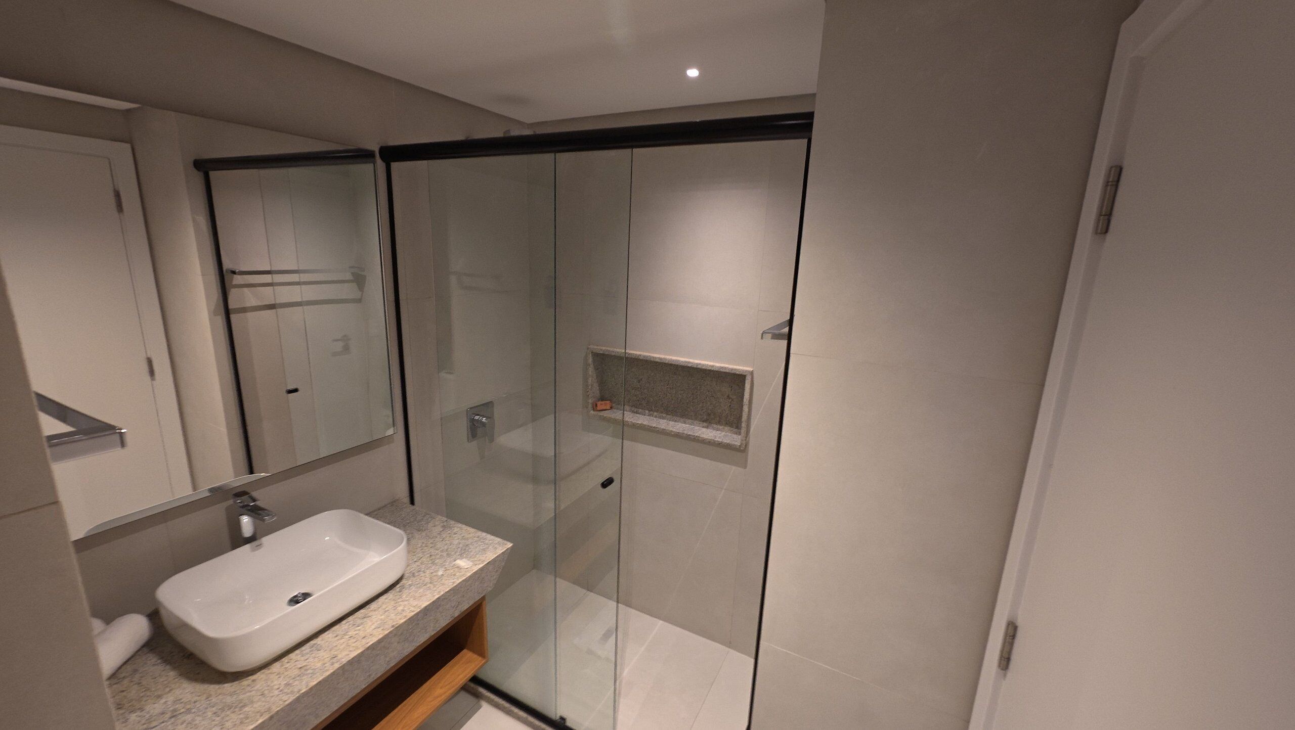 Basic Apartment | Bathroom