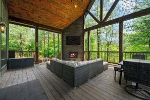 Terrace/patio - Happy Heart Hideaway - Amazing Outdoor Space (Broken Bow)