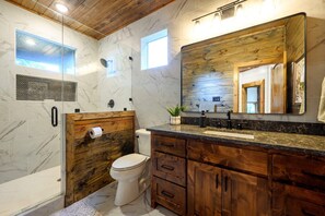 Cabin, Multiple Beds, Mountain View (Happy Heart Hideaway) | Bathroom | Towels