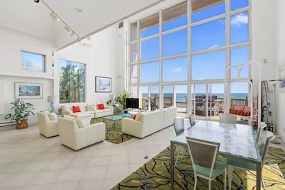 Oceanfront Miami Vice House - Sleeps 12 - Croatan Beach