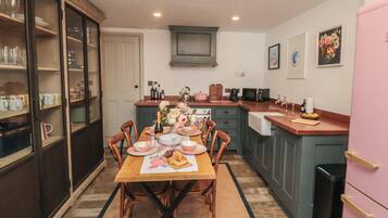 Dishwasher, cookware/dishes/utensils