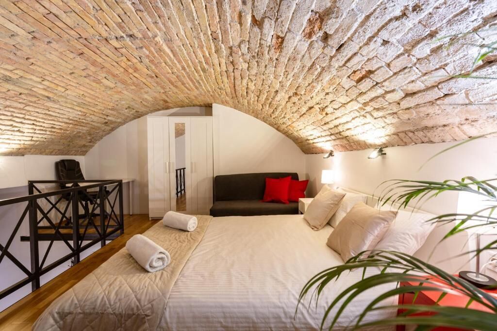 2 bedrooms, iron/ironing board, bed sheets
