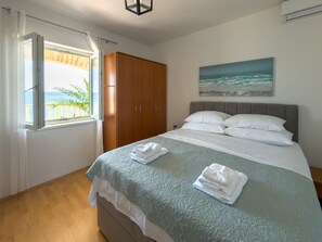 Bügeleisen/Bügelbrett, Reisekinderbett, kostenloses WLAN, Bettwäsche