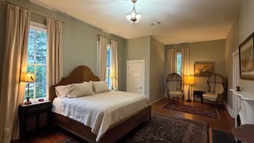 Tabla de planchar con plancha, wifi gratis y ropa de cama