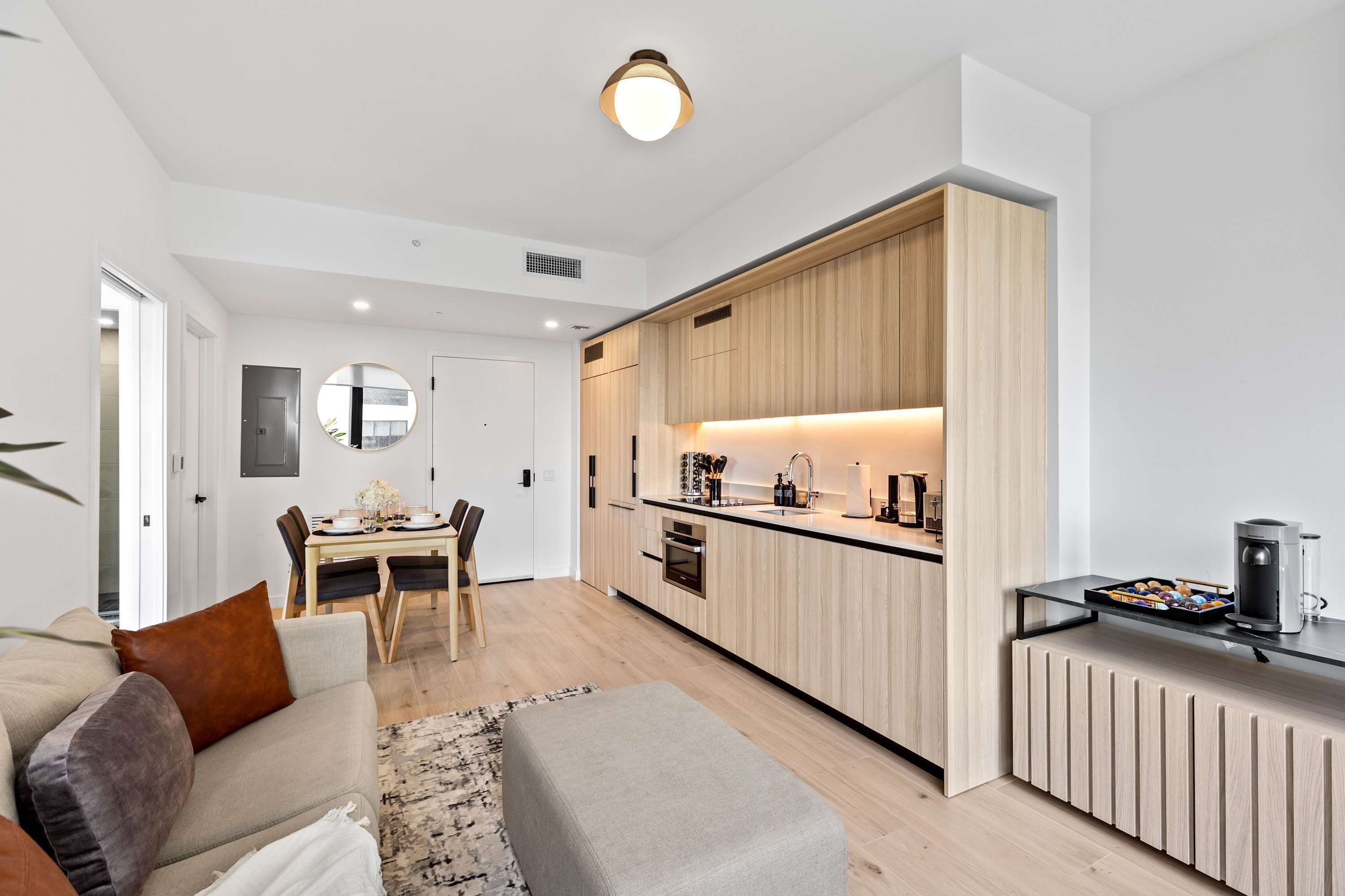 Leilighet, 1 kingsize-seng med sovesofa, kjøkken, byutsikt (Skyline Pool & Spa ) | Innvendig