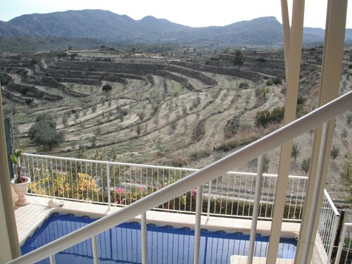 Serenity - pool, mountains and incredible views, near the Relleu footbridge.
