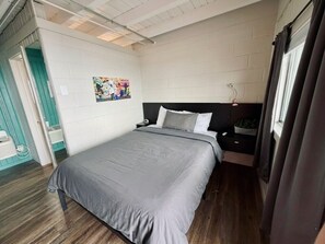 Room - Art-Themed Boutique Room at The Cedar — on Sandusky Bay near Cedar Point (Sandusky)