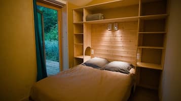 5 habitaciones, tabla de planchar con plancha, wifi y ropa de cama
