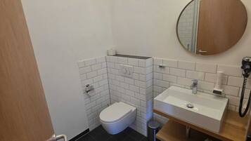Double Room, Balcony, River View | Bathroom