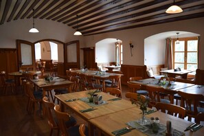 Servizio di colazione, pranzo e cena