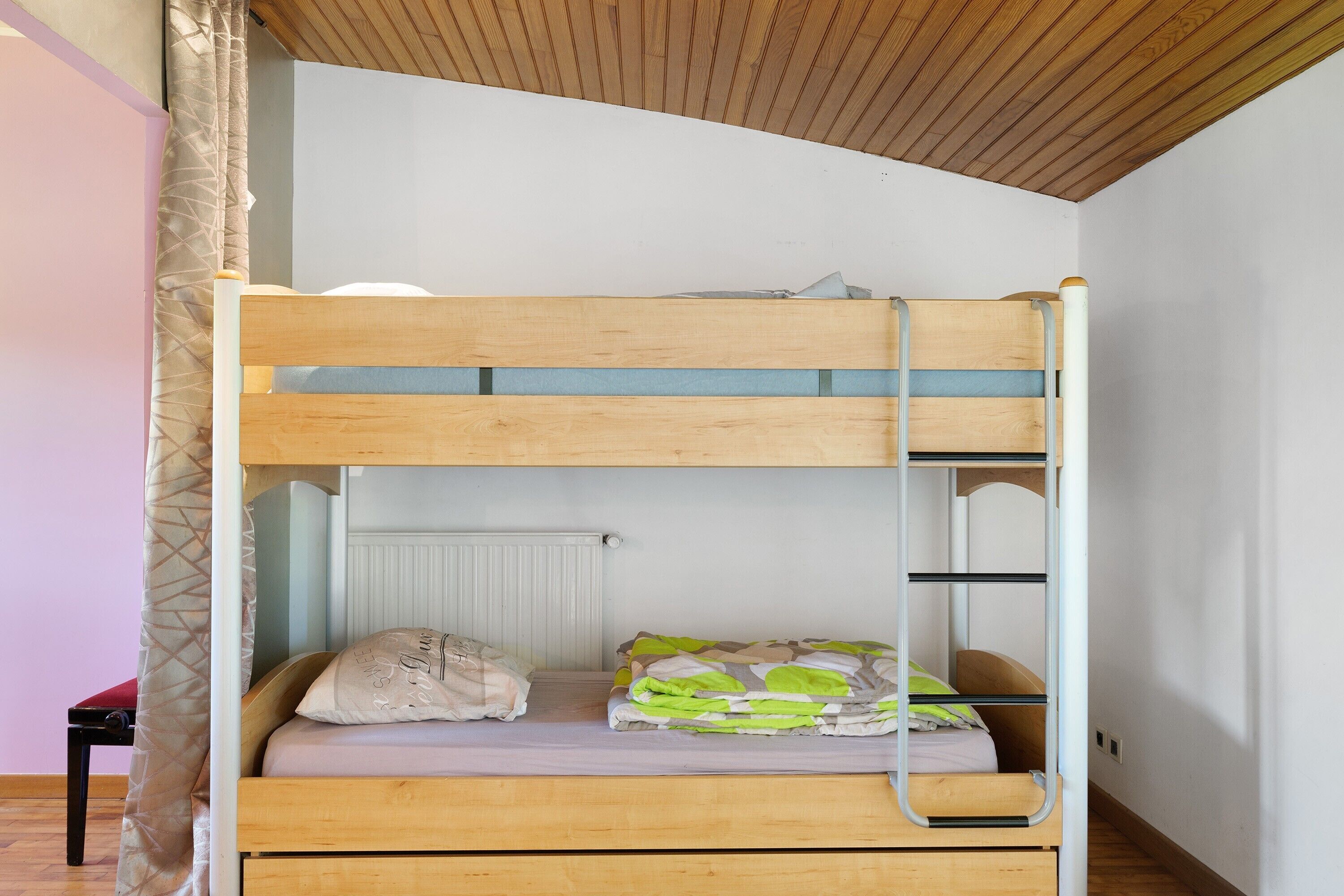 8 bedrooms, iron/ironing board, WiFi