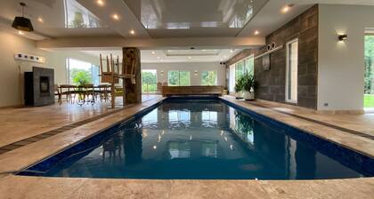 Villa "Lafamosia" with Indoor Pool and Jacuzzi