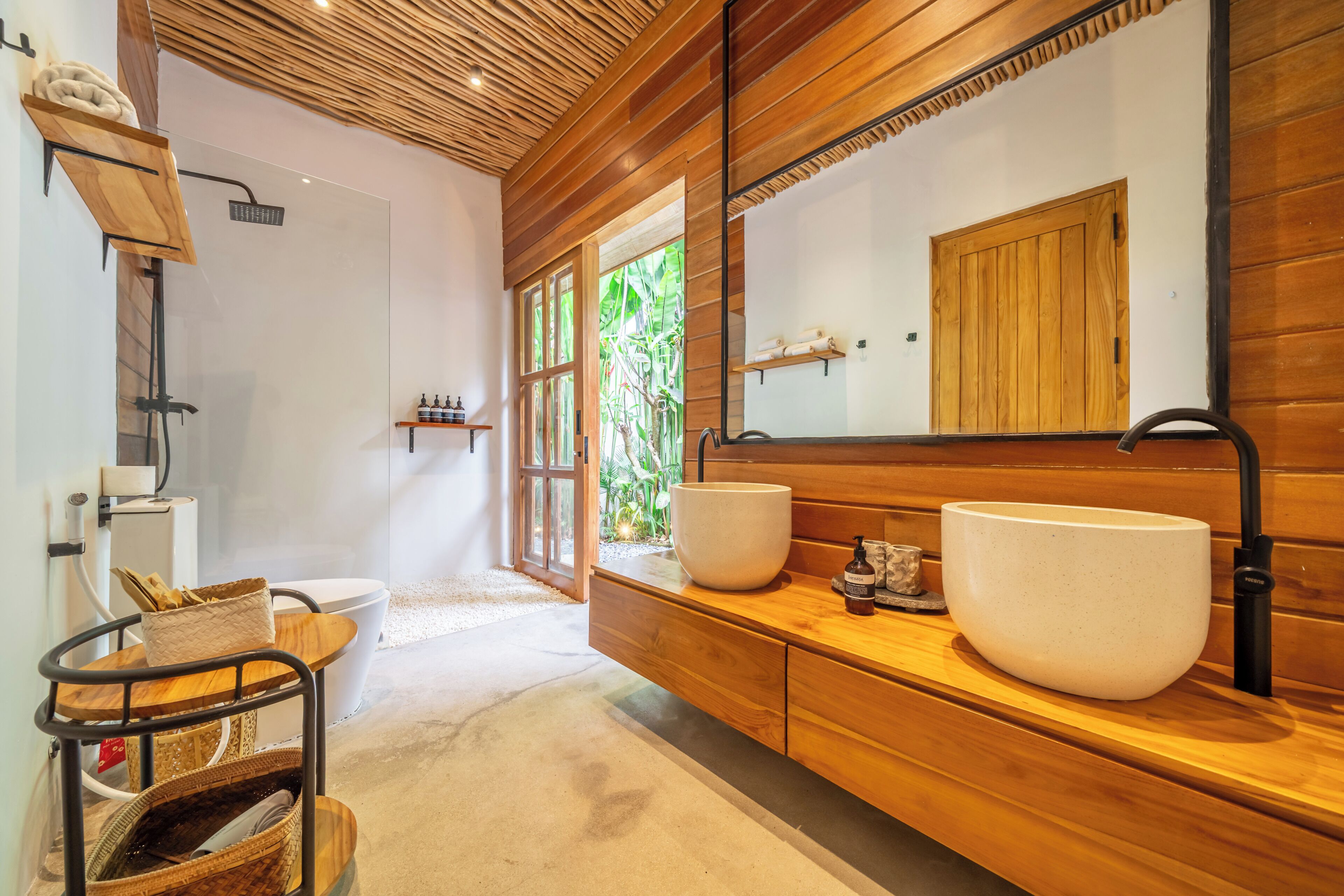 Luxury Villa, Pool View | Bathroom | Bathrobes, slippers, bidet