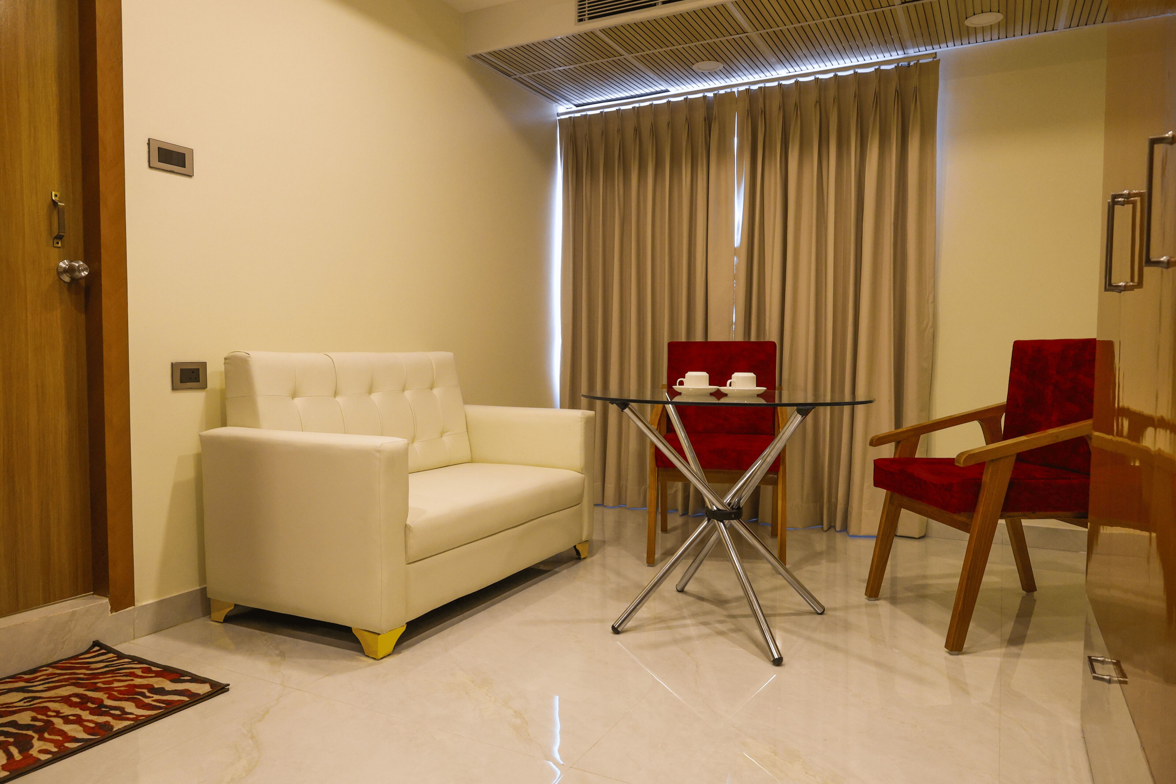 Luxury Suite, City View | Interior