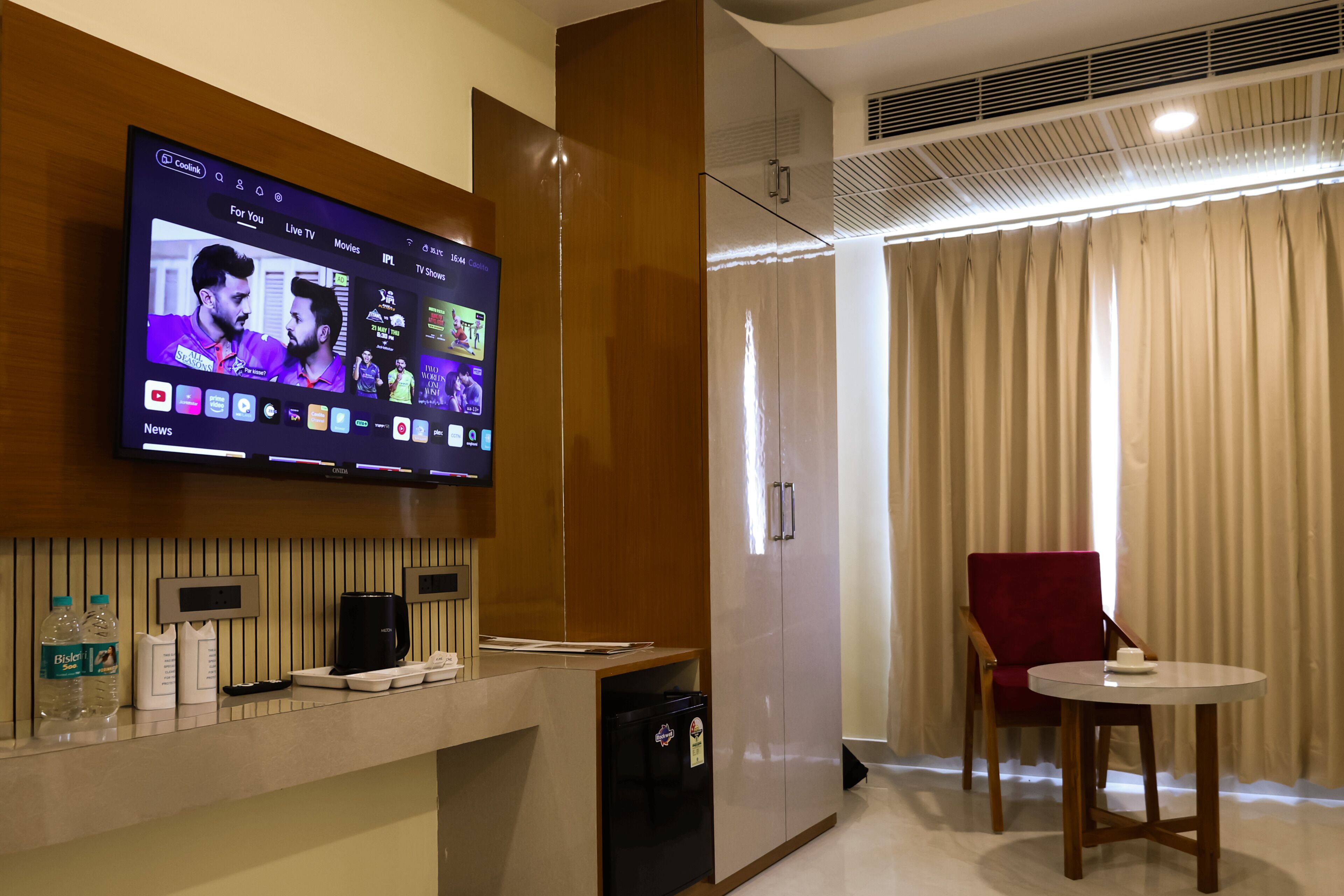 Deluxe Double Room, City View | Interior