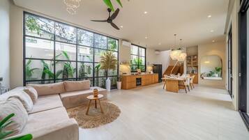 Villa de lujo, 3 habitaciones, alberca privada | Área de sala de estar