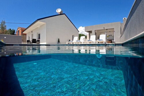 Ferienhaus Maslenica mit beheiztem Privatpool