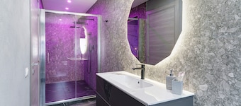 Infinity Suite Apartment – Private Jacuzzi & Sauna, Sea View, Wi-Fi, Air Conditioning