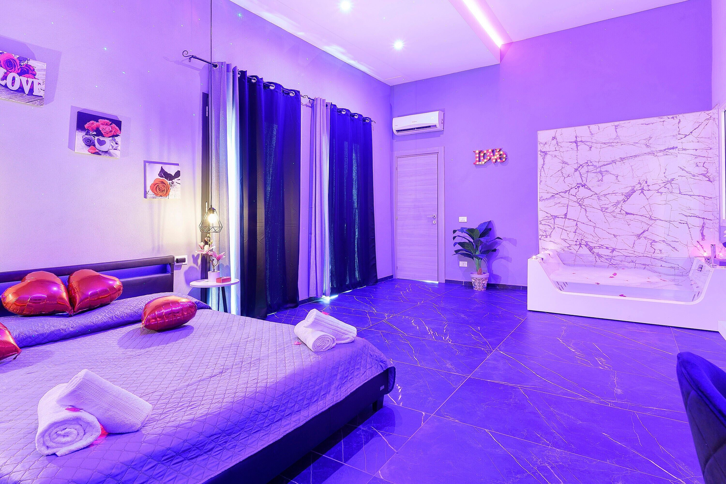 WiFi, bed sheets