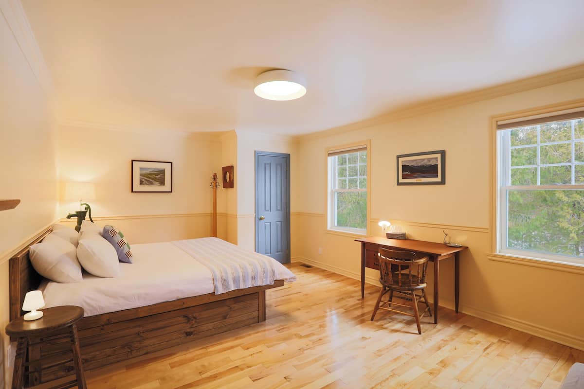 Room, 1 King Bed, Garden View | Individually decorated, individually furnished, free WiFi, bed sheets