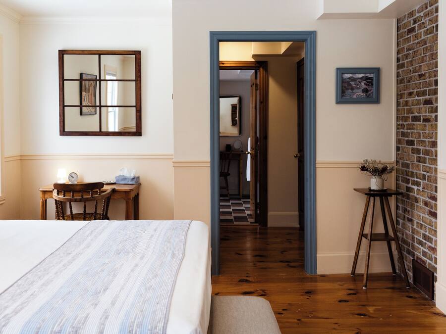 Room, 1 King Bed, Mountain View