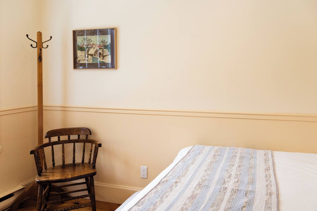 Free WiFi, individually decorated, individually furnished, bed sheets