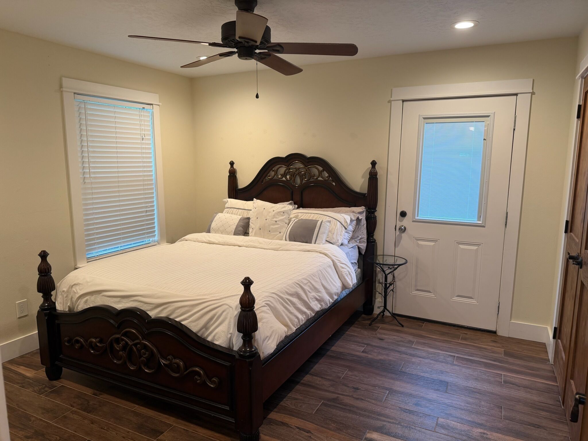 1 bedroom, internet, bed sheets