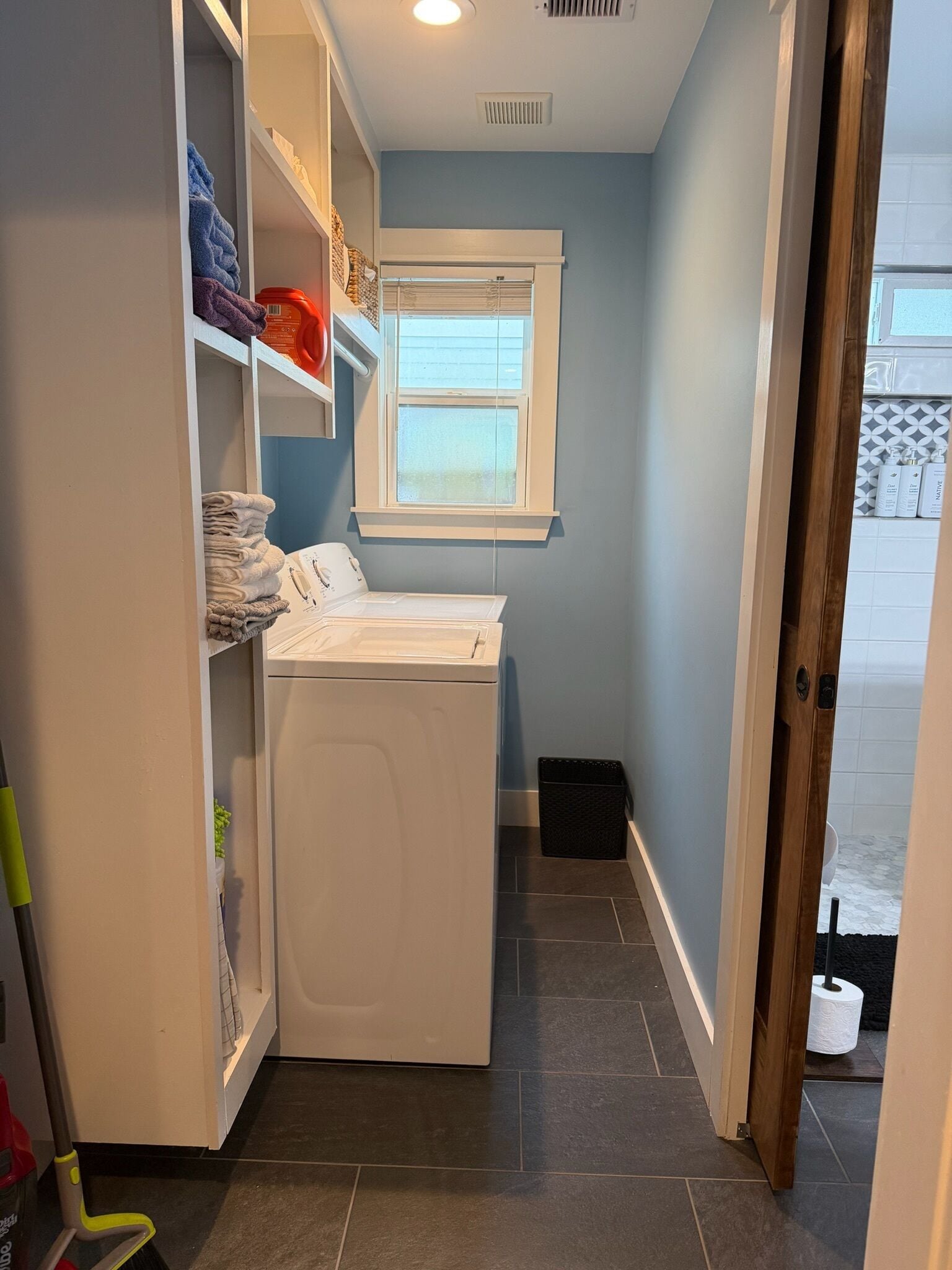 Shower, bidet, towels, soap