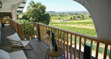 Wine estate chalet with pool in Gironde